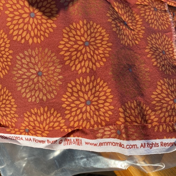 Lux 💯% Cotton Print Fabric w/ bronze sheen accents! 3 Yards Laundered & pressed - Picture 2 of 5